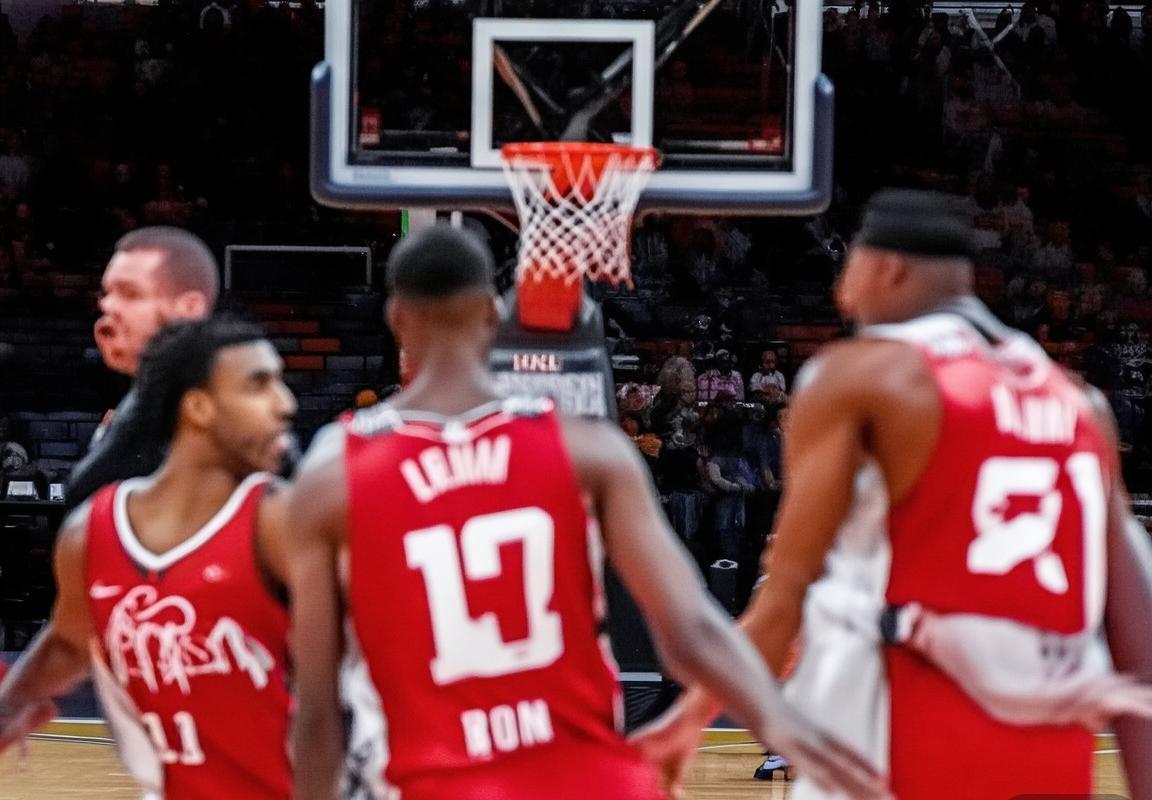 火箭队凯文·杜兰特与阿尔佩伦·申京兼容性问题剖析：球队战术调整的关键挑战